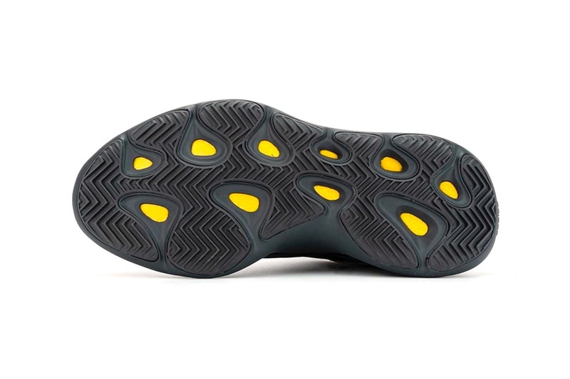 率先預覽 YEEZY BOOST 700 V3「Alvah」黑魂配色