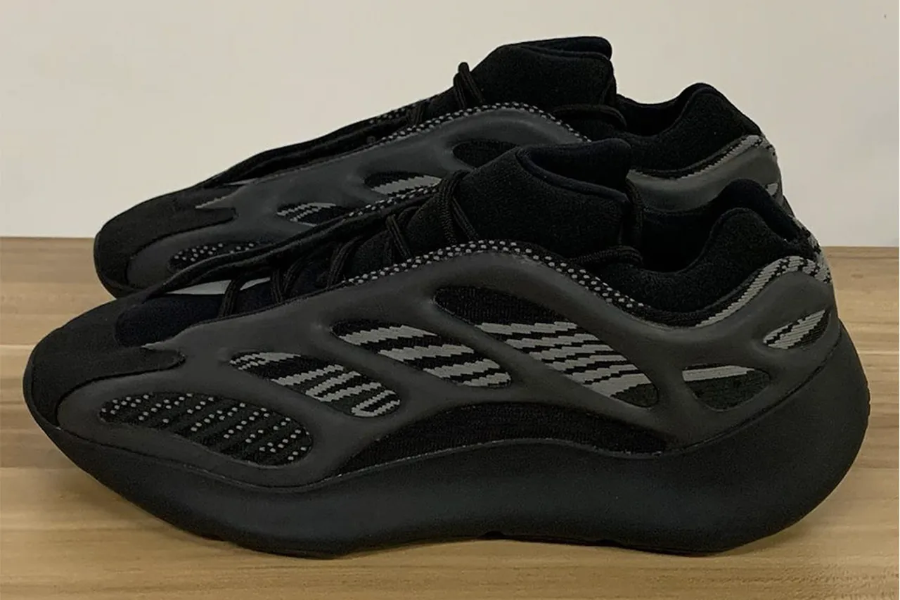 yeezy 700 black red