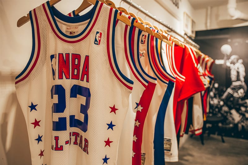 致敬 Michael Jordan！Mitchell & Ness 開設最新台北東區 Pop-Up 店舖