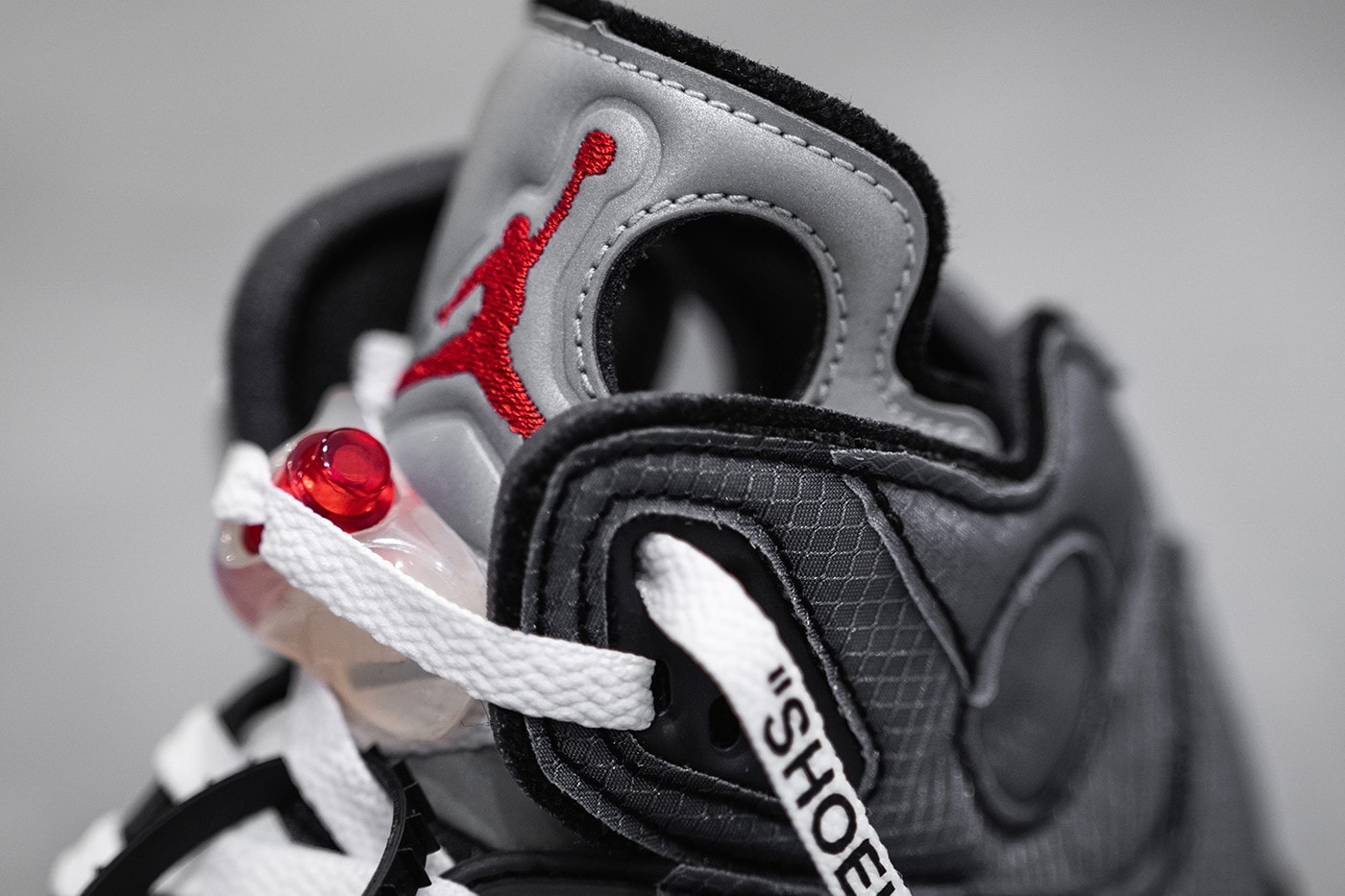 HYPEBEAST 率先近賞 Off-White™ x Air Jordan 5 全新聯乘鞋款