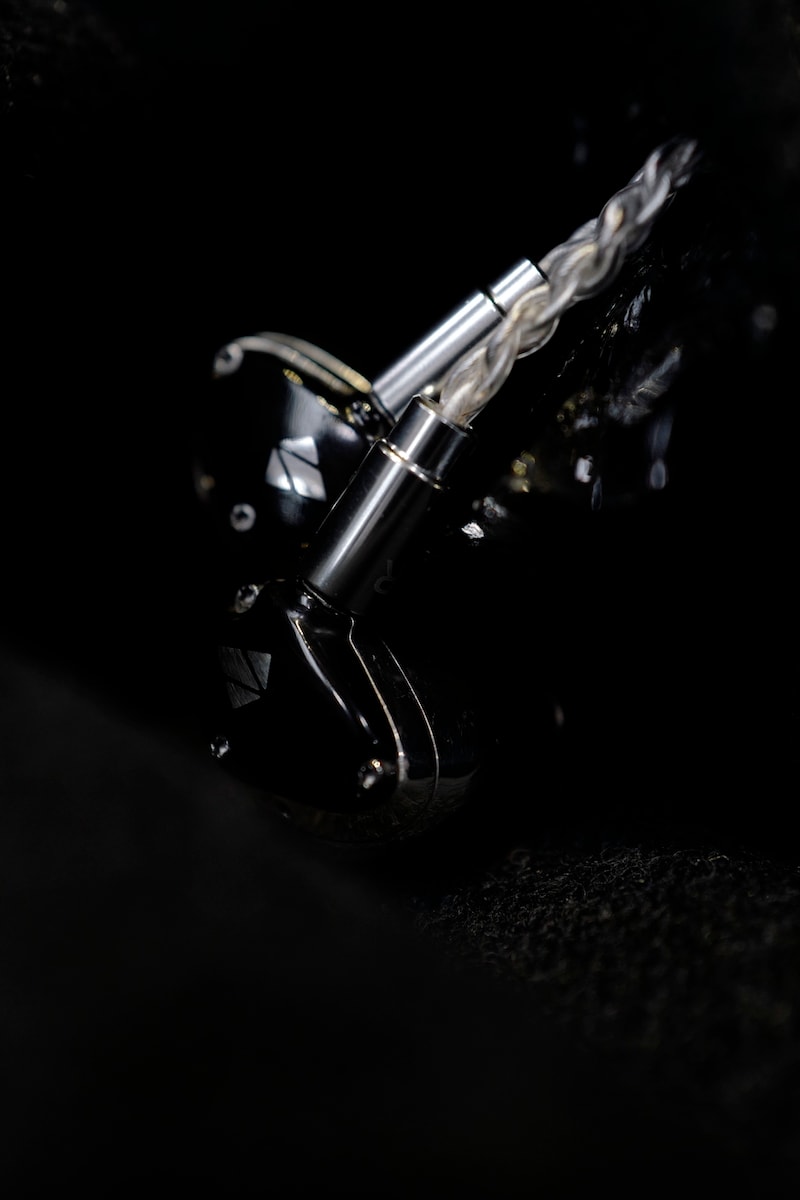 頂尖工藝－美國品牌 SPEAR Labs 首對耳機 Triton 1 亮相