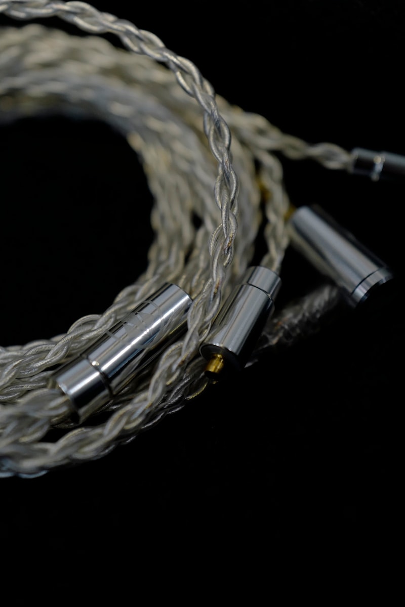 頂尖工藝－美國品牌 SPEAR Labs 首對耳機 Triton 1 亮相