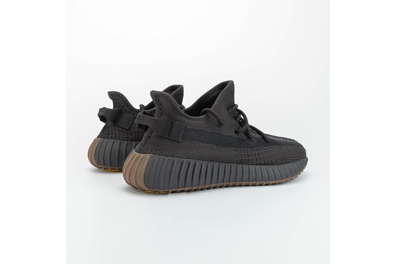 率先預覽 YEEZY BOOST 350 V2 最新配色「Cinder」