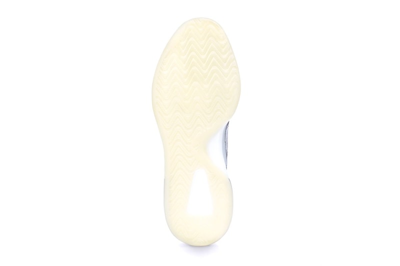 率先預覽 YEEZY 籃球鞋 YZY BSKTBL Quantum 與 QNTM Quantum 設計差異