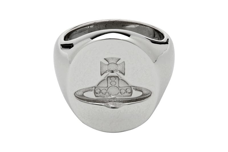 Vivienne Westwood 推出標誌性寶石星球(Orb)純銀戒指