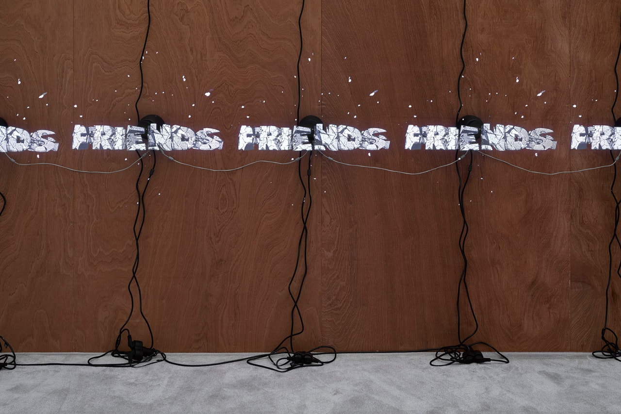 走進暴力煽動型藝術家 Jordan Wolfson 全新藝展《ARTISTS FRIENDS RACISTS》