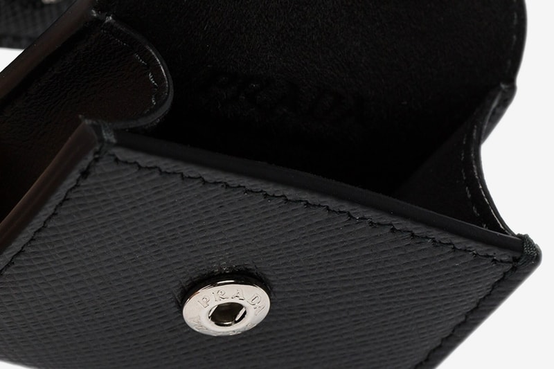 Prada 推出經典 Saffiano 皮革 AirPods 保護套