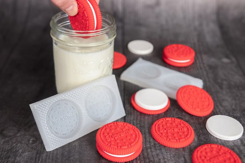 神級替代方案 − 外國 YouTuber 成功自製 Supreme x Oreo 聯名餅乾