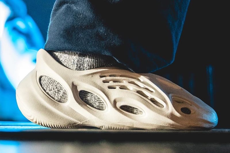 YEEZY 洞洞鞋款 Foam Runner 疑似更多全新配色曝光