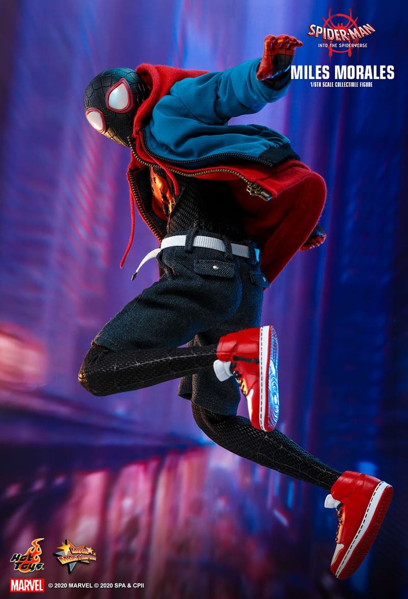 hot toys spider man into the spider verse