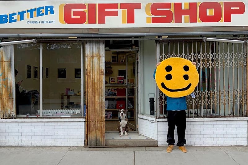 與 CPFM 推出全新「笑臉」地毯的，是一家位於唐人街的禮品店