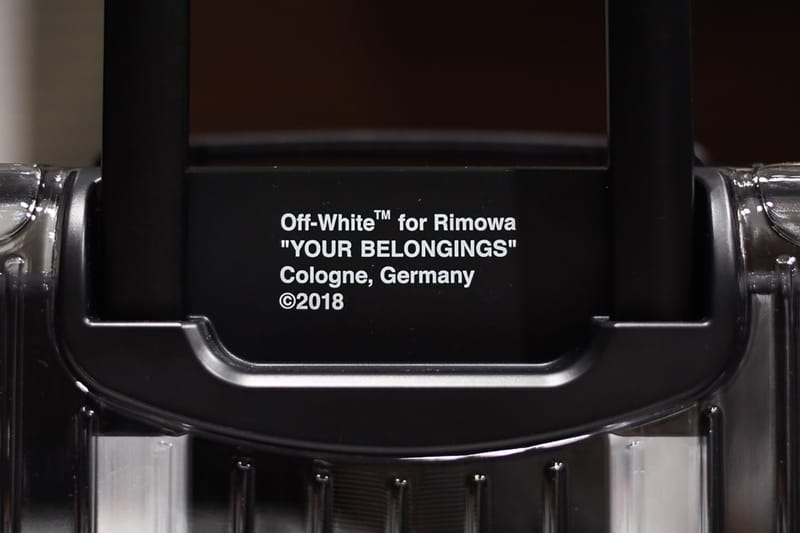 Helvetica 字體為何受到 Burberry、Saint Laurent 等奢侈品牌的青睞？| Behind The HYPE