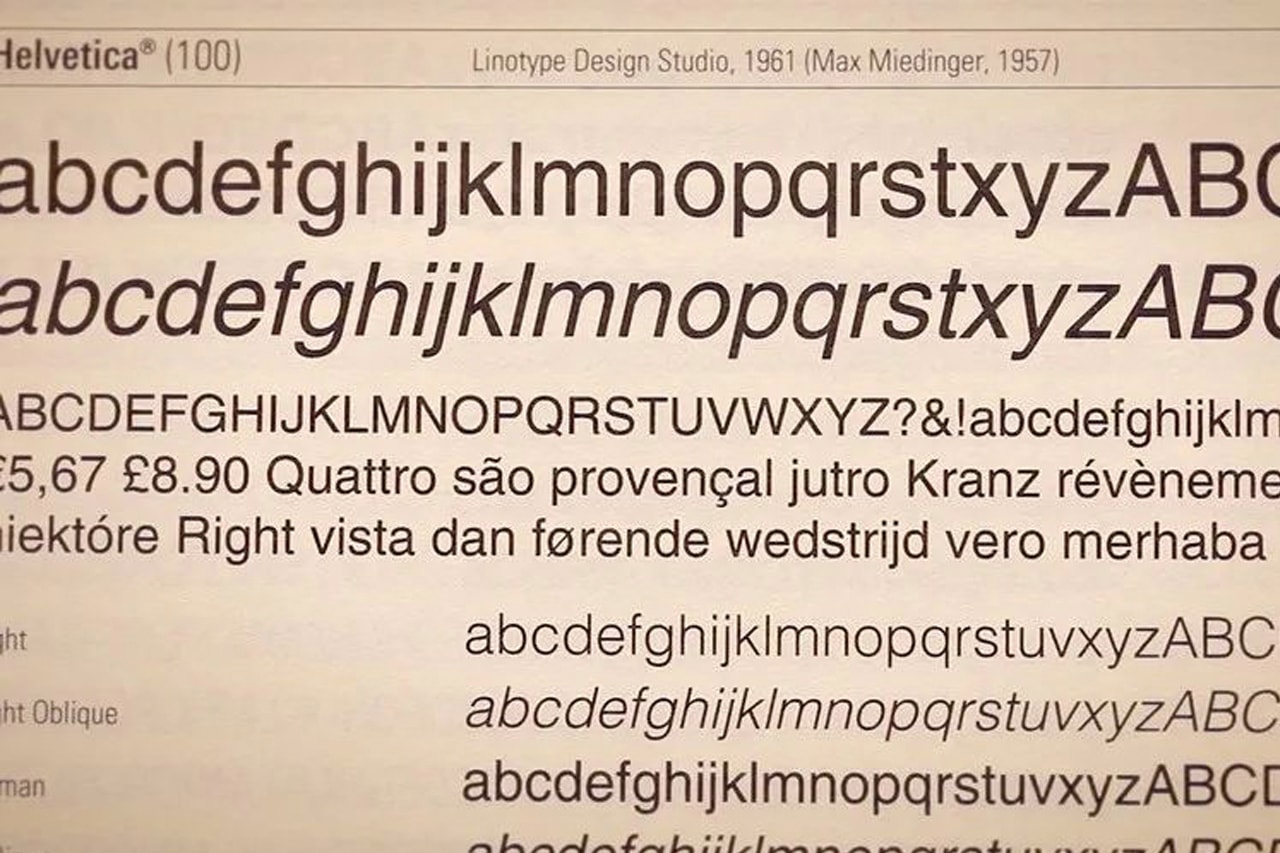 Helvetica 字體為何受到 Burberry、Saint Laurent 等奢侈品牌的青睞？| Behind The HYPE