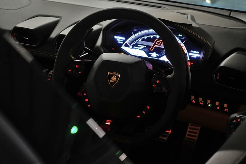 無上樂趣-HYPEBEAST 實測體驗 Lamborghini Huracán EVO Spyder 開篷超跑