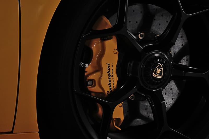 無上樂趣-HYPEBEAST 實測體驗 Lamborghini Huracán EVO Spyder 開篷超跑