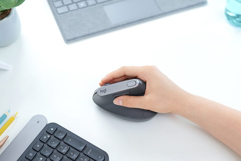 解決疲勞－Logitech 推出全新人體工學滑鼠 MX VERTICAL