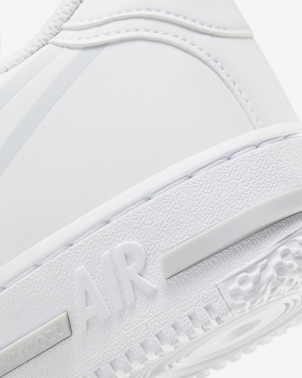 Nike 全新鞋款 Air Force 1 React D/MS/X 全白配色正式發佈