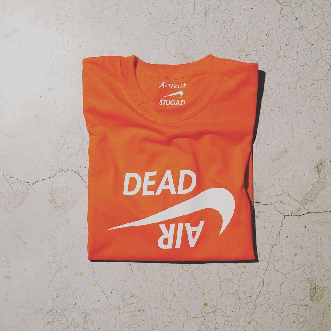 Asterisk 攜手 STUGAZI 推出別注「DEAD AIR」T-Shirt 上衣
