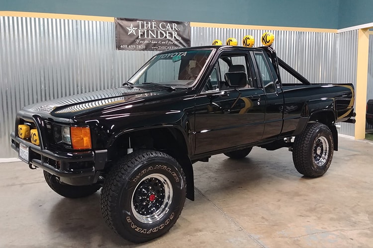 逼近《回到未來》原版 − 1985 Toyota SR5 貨卡全新改裝款式現正進行拍賣