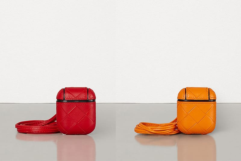Bottega Veneta 推出全新配色經典編織皮革 AirPods 保護套