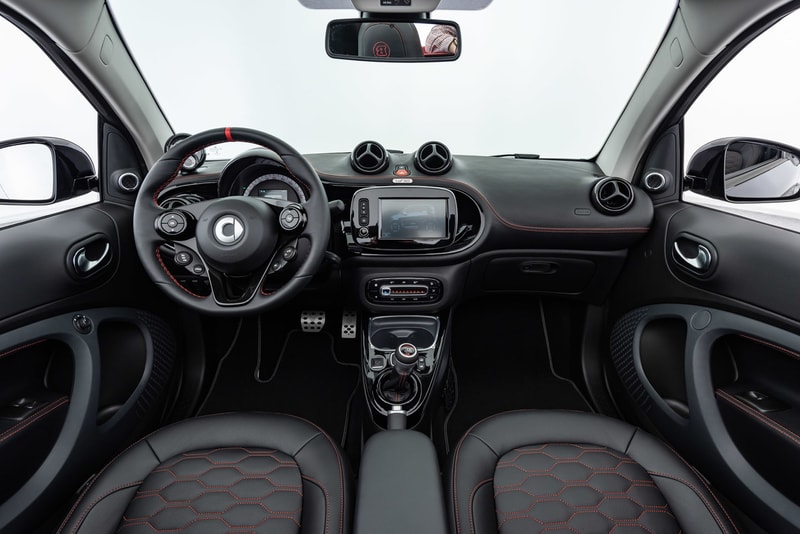 迷你黑魂 − Brabus 打造 Smart EQ Fortwo Cabrio 全新改裝車型