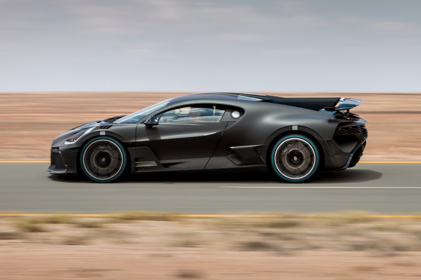 震撼 1,500 匹馬力 − Bugatti 全新超跑 Divo 正式交付