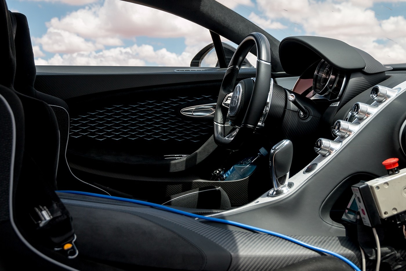 震撼 1,500 匹馬力 − Bugatti 全新超跑 Divo 正式交付