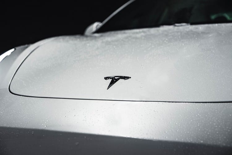 Elon Musk 指 Tesla 將在年內推出自動倒車功能