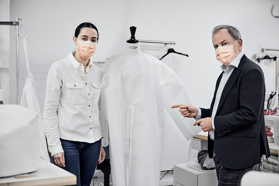 Louis Vuitton 巴黎服裝工坊動員製作防護衣