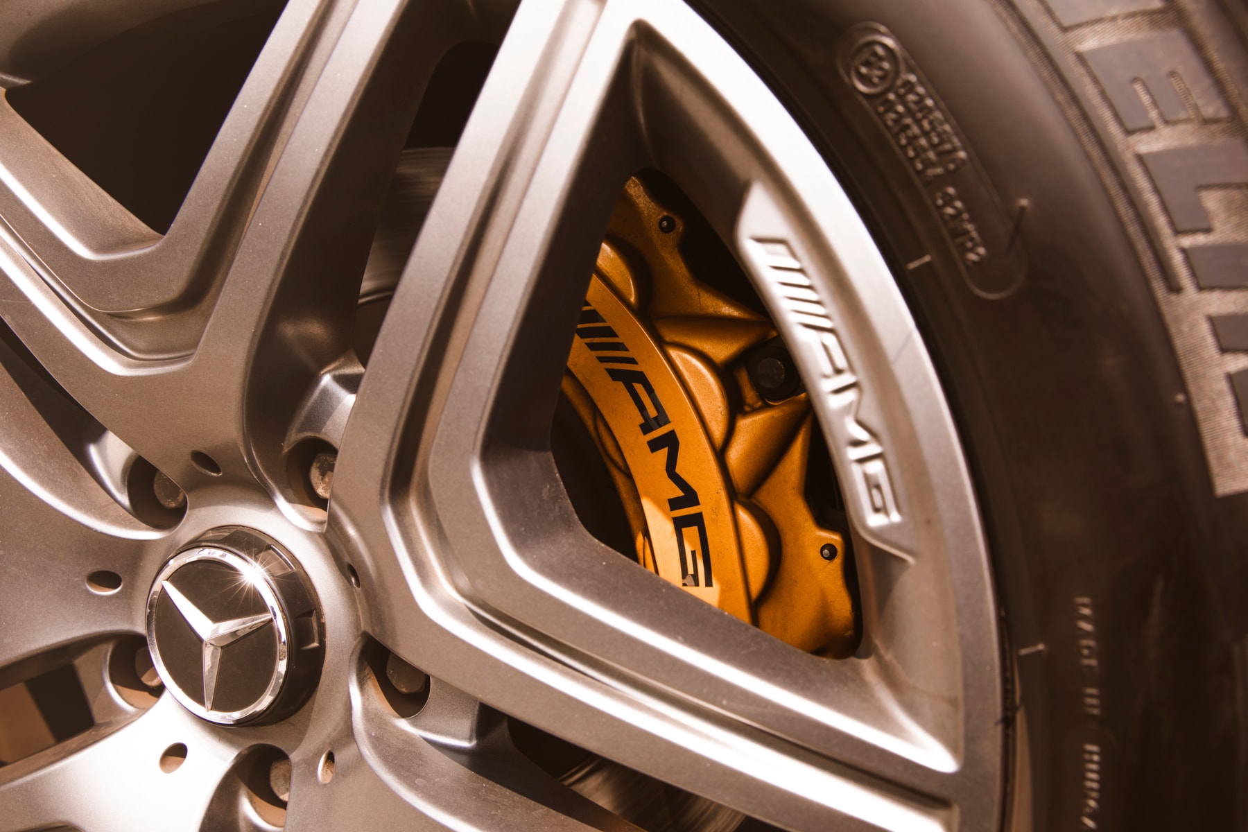 地上越野霸主降臨:專訪 Mercedes-Benz G-Class 愛好者 Cary、Wei|THROTTLE