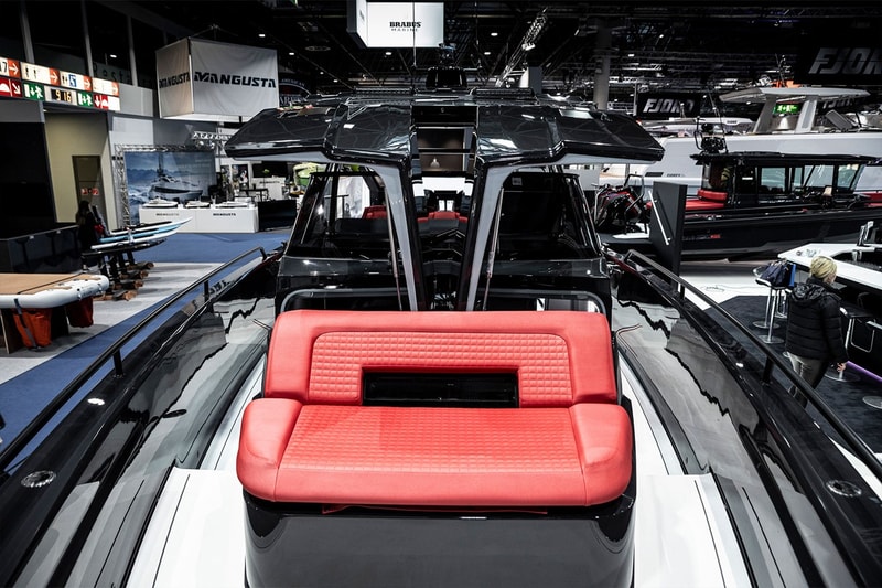 Brabus Marine 打造 900 匹馬力「Black-Ops」快艇Brabus Marine 打造 900 匹馬力「Black-Ops」快艇