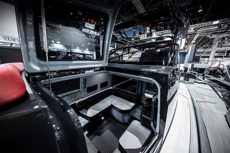 Brabus Marine 打造 900 匹馬力「Black-Ops」快艇Brabus Marine 打造 900 匹馬力「Black-Ops」快艇