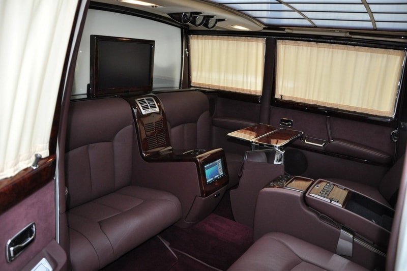 稀有 1975 年 Mercedes-Benz 豪華加長房車 Pullman 展開販售