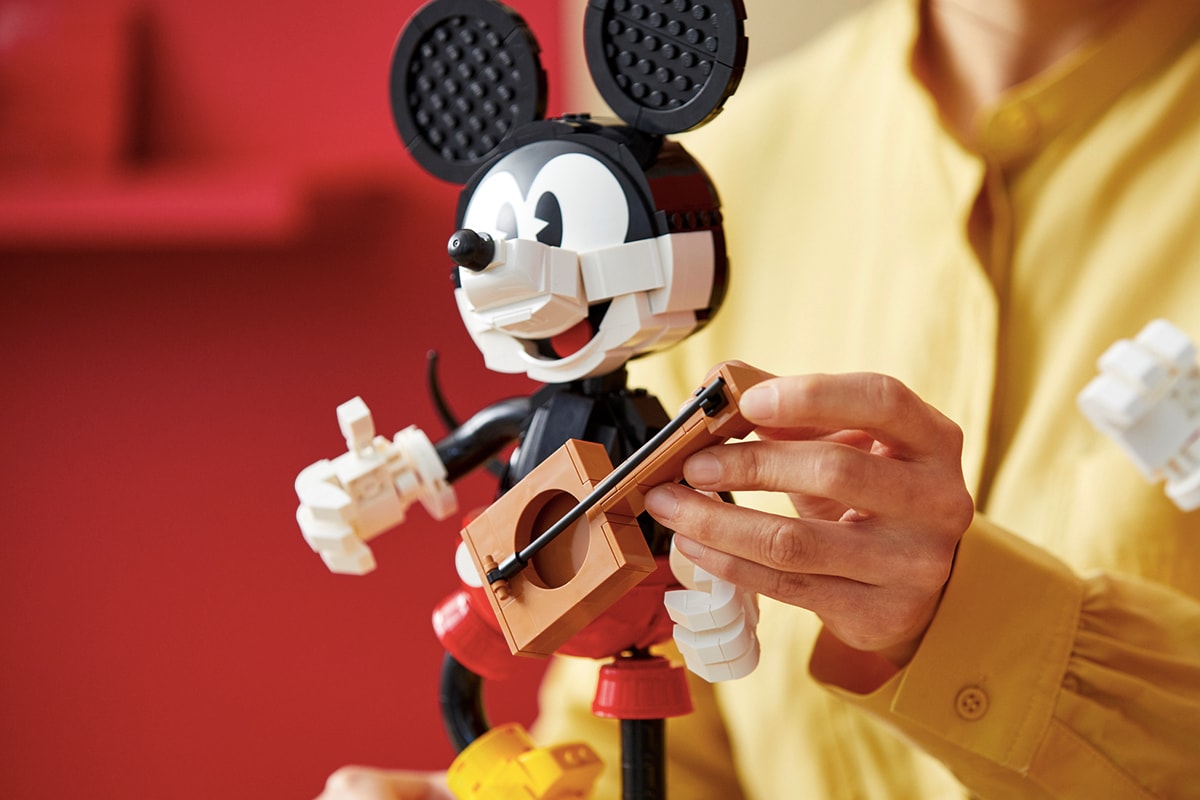LEGO 推出組裝版 Mickey Mouse 及 Minnie Mouse 模型玩偶