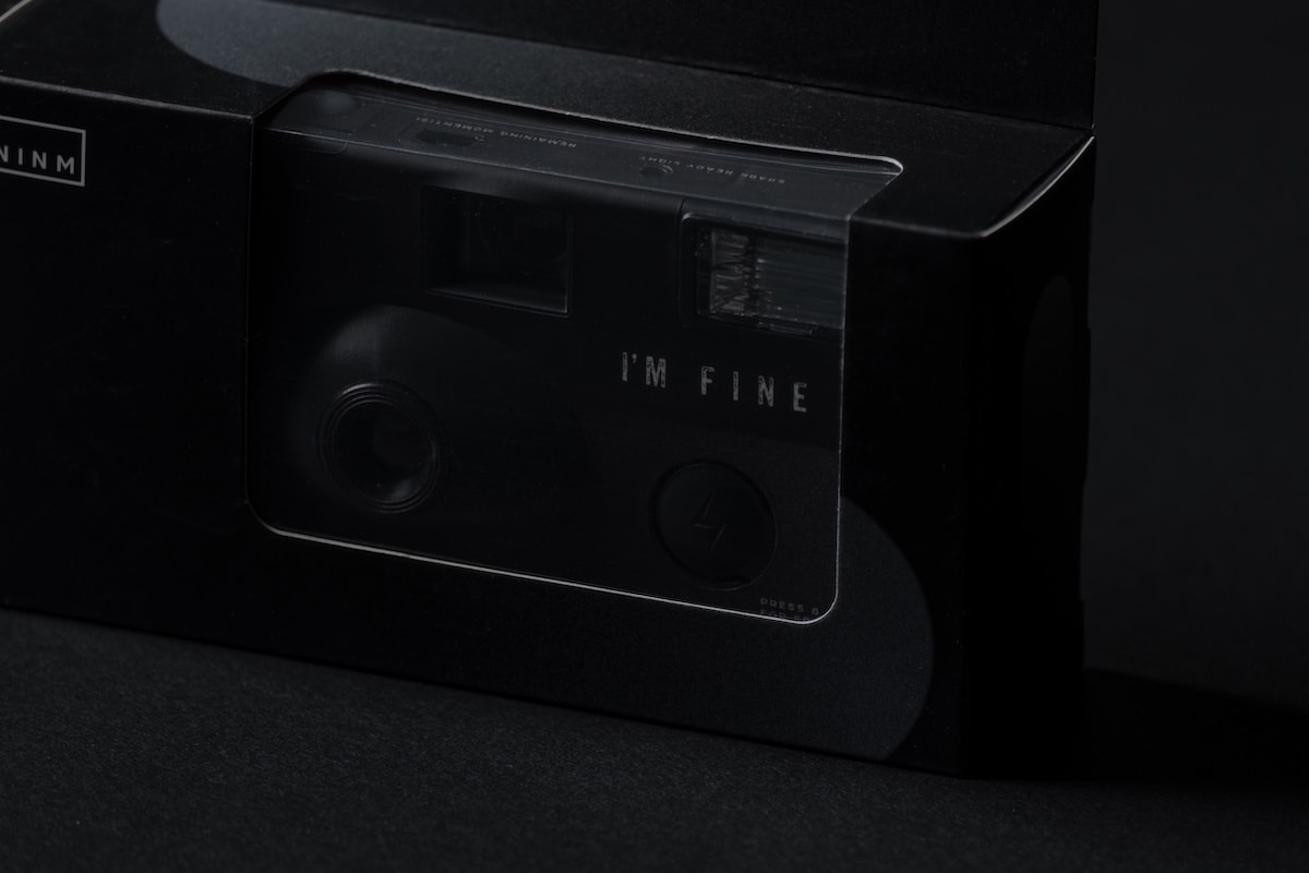 NINM Lab 推出「I'M FINE」黑白菲林單次用相機 DAWN 