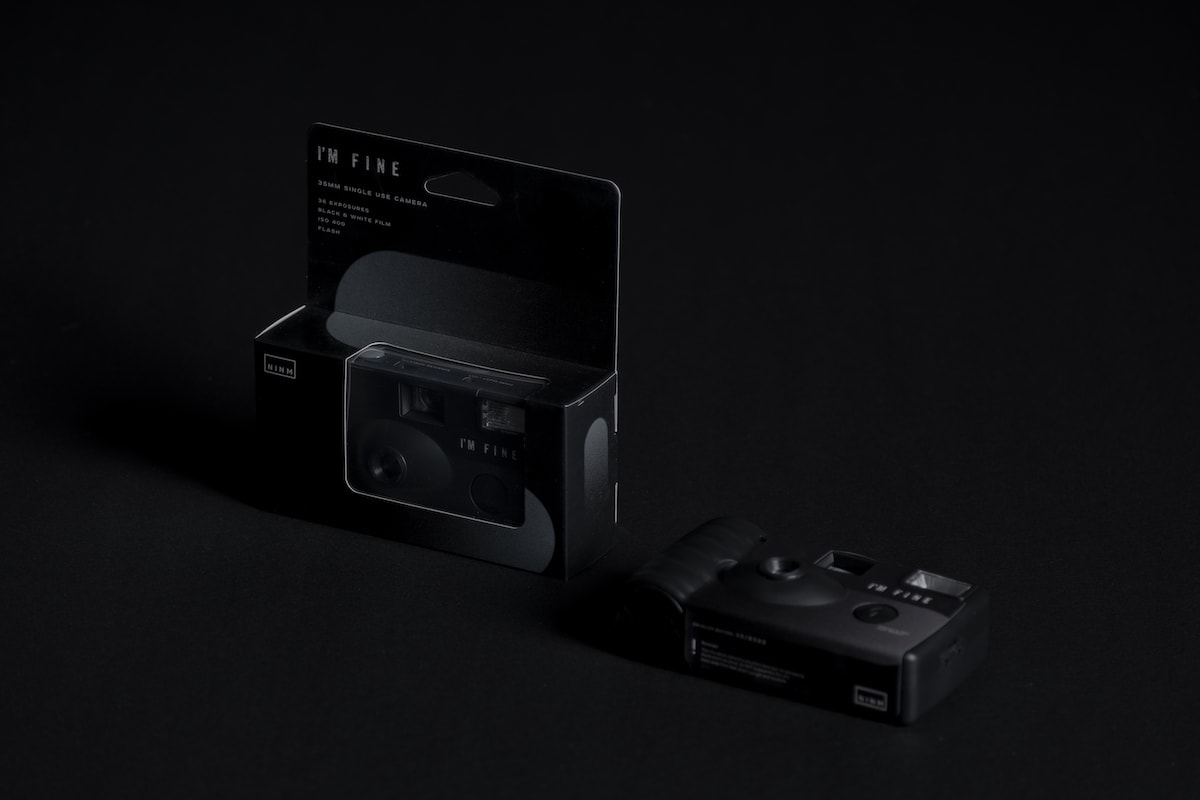 NINM Lab 推出「I'M FINE」黑白菲林單次用相機 DAWN 