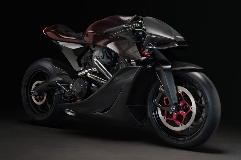 Aston Martin 攜手 Brough Superior 打造限定 100 輛全新電單車 AMB 001