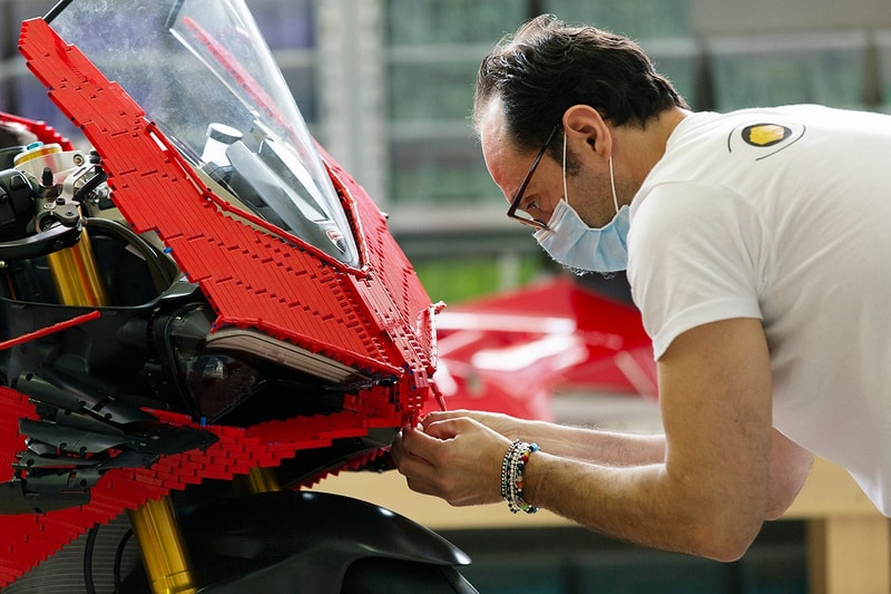 LEGO Technic™ 打造真正可騎乘 Ducati Panigale V4 積木車款