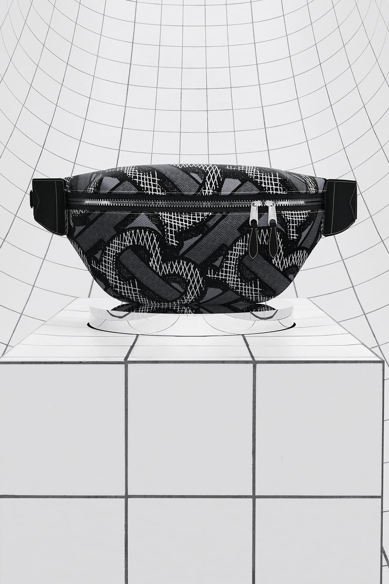 Burberry 推出全新 TB Summer Monogram 及 B Surf 滑浪系列