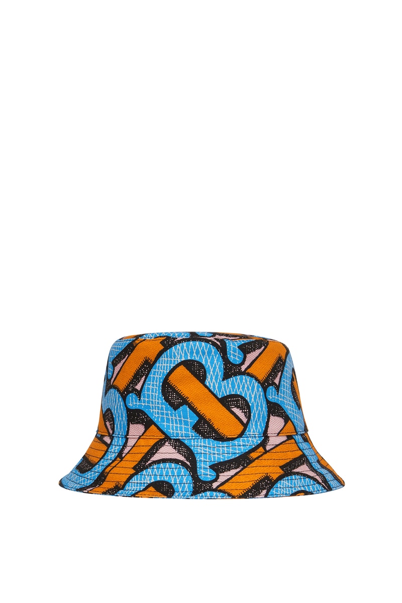 Burberry 推出全新 TB Summer Monogram 及 B Surf 滑浪系列