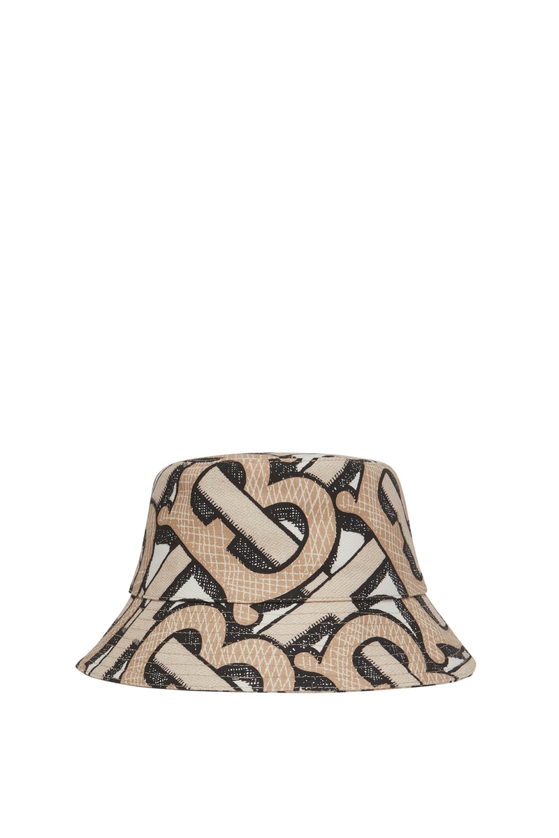Burberry 推出全新 TB Summer Monogram 及 B Surf 滑浪系列