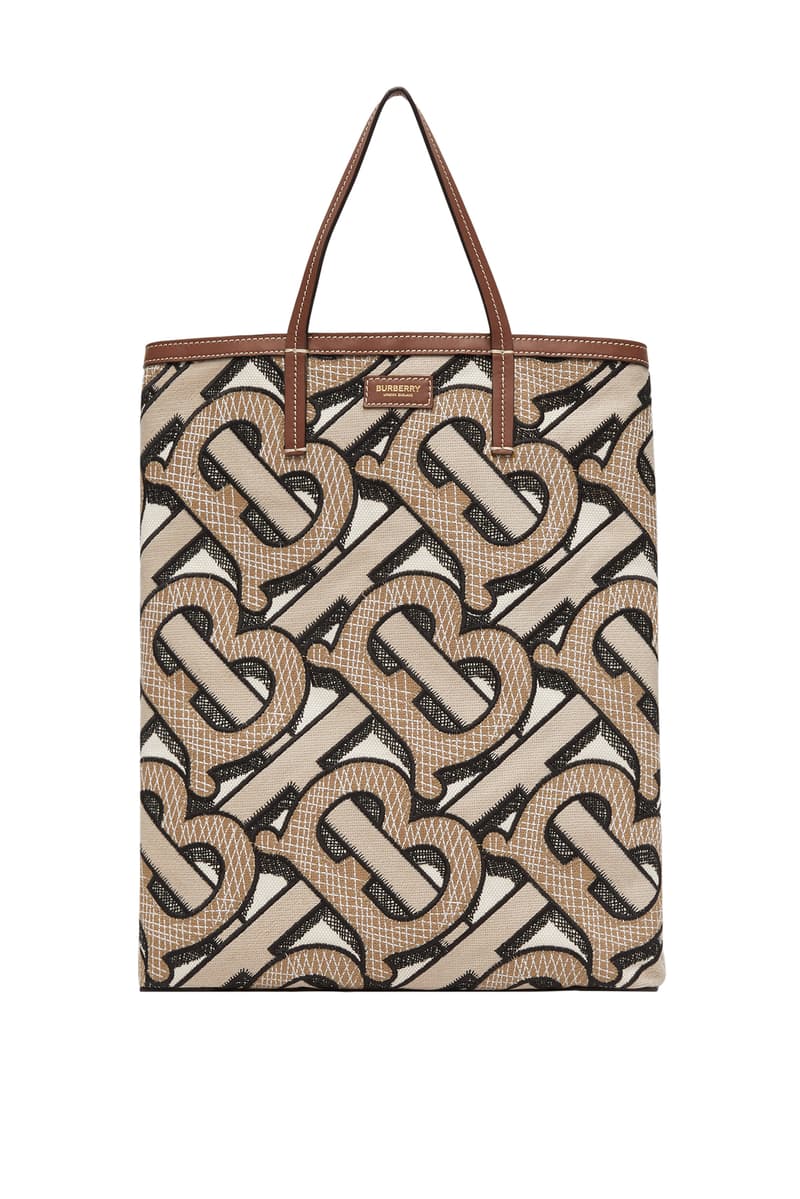 Burberry 推出全新 TB Summer Monogram 及 B Surf 滑浪系列