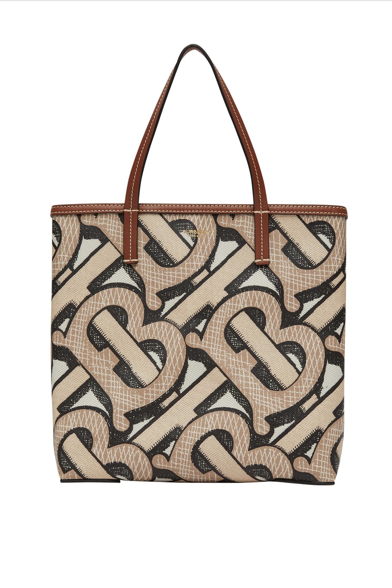 Burberry 推出全新 TB Summer Monogram 及 B Surf 滑浪系列