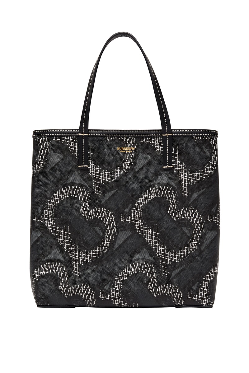 Burberry 推出全新 TB Summer Monogram 及 B Surf 滑浪系列