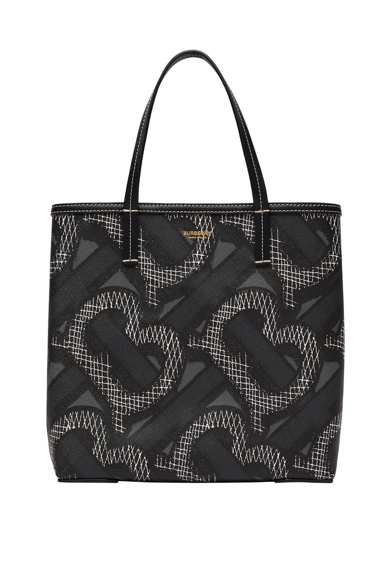 Burberry 推出全新 TB Summer Monogram 及 B Surf 滑浪系列