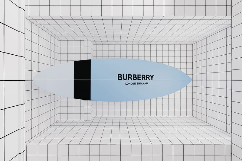 Burberry 推出全新 TB Summer Monogram 及 B Surf 滑浪系列