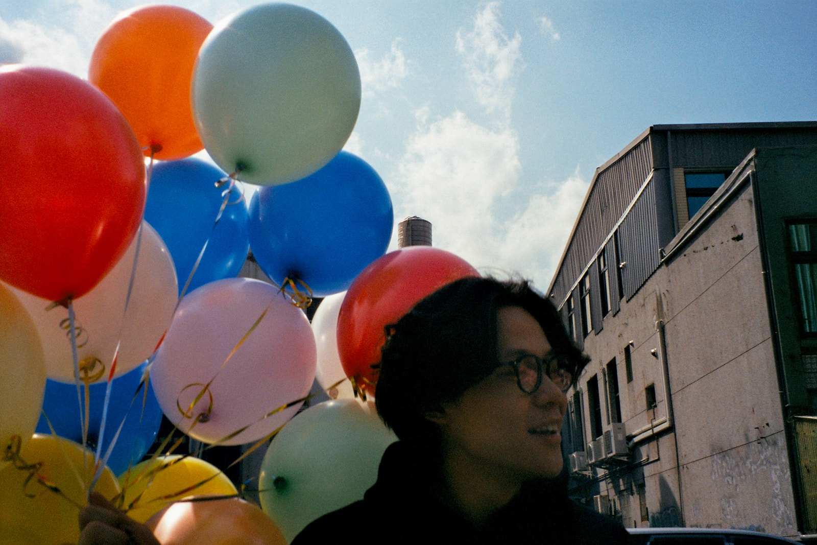 新生代饒舌歌手吳獻 Osean 獨家分享《我們只在地球住幾晚》MV 背後創作過程