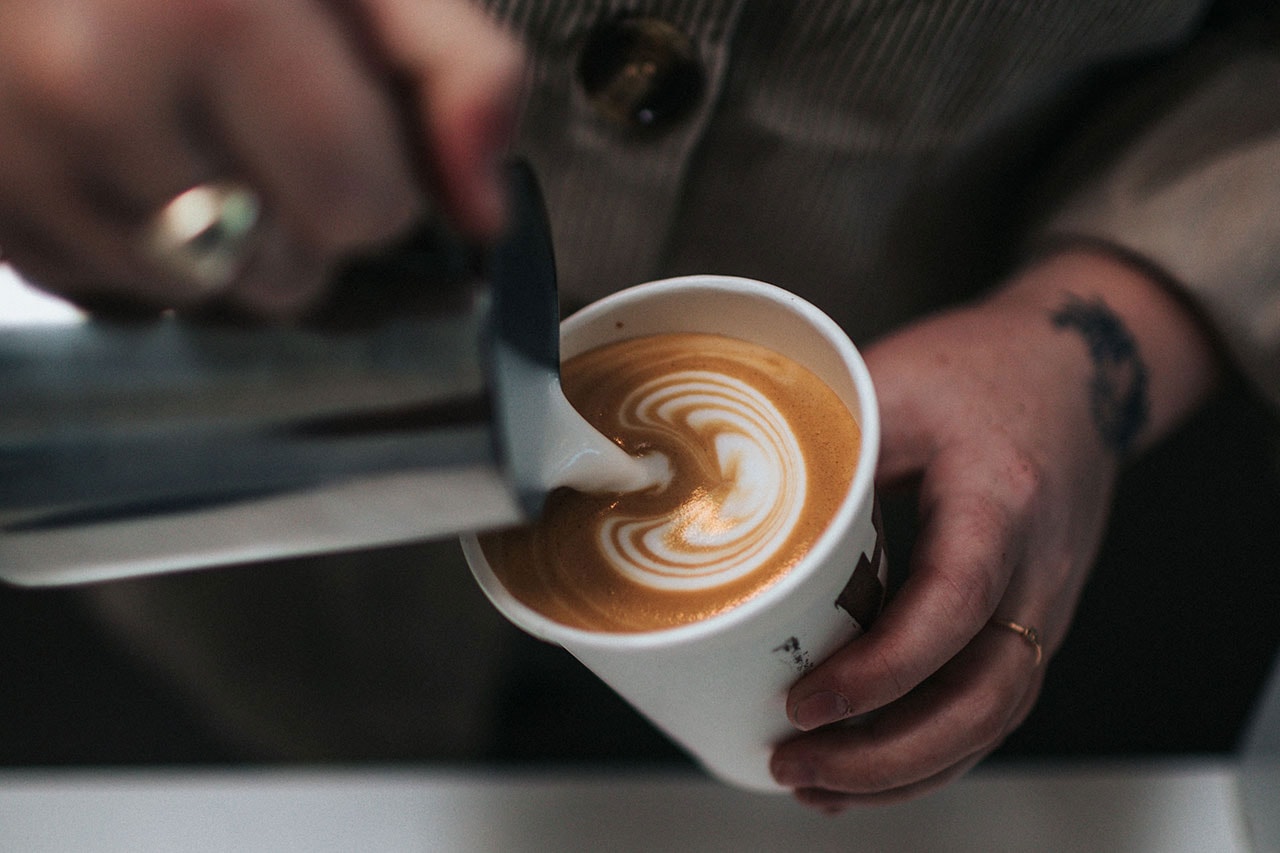 HOW TO：如何製作一杯完美的拿鐵？HYPEBEAST 邀請知名咖啡師澤田洋史親自示範