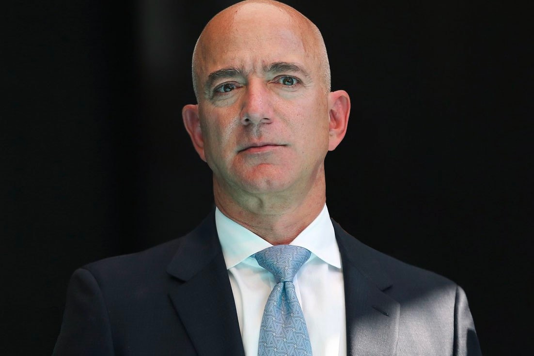 Amazon CEO Jeff Bezos 身價正式超過 $2,000 億美元