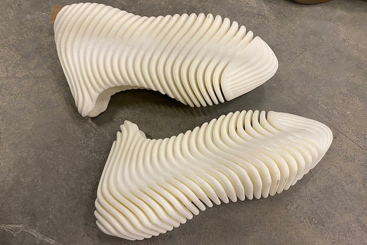 Kanye West 親自曝光全新 adidas YEEZY Derrick Rose 涼拖鞋